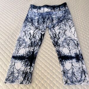 ONZIE Tree Branch Capri Leggings